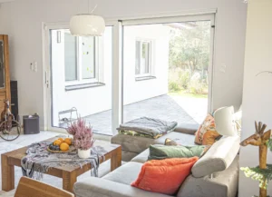 okna sonarol realizacja 02 salon z drzwiami tarasowymi